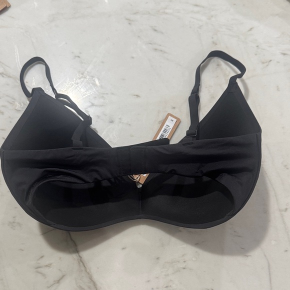 SKIMS Classic Black Plunge Bra wireless size 36D - Picture 5 of 9